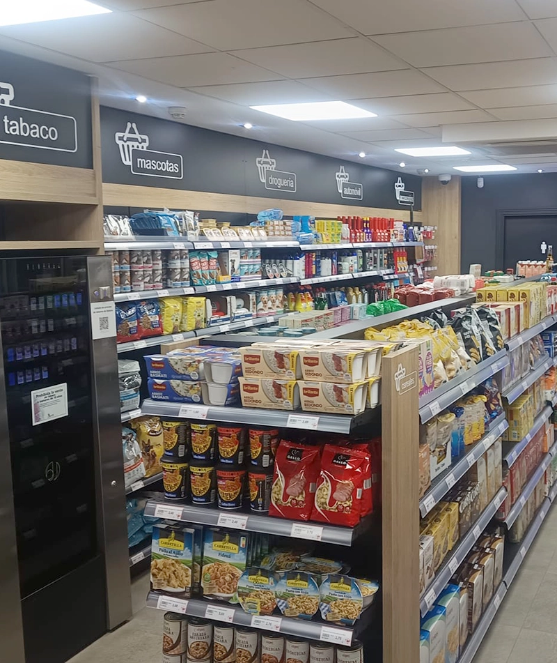 Interior del supermercado Sáenz de Miera.